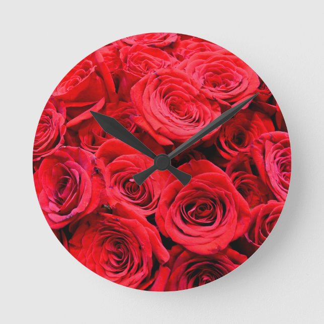 Rote Rosen Runde Wanduhr (Vorderseite)