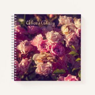 Rote Rosen schrumpfen personalisiert Notizbuch