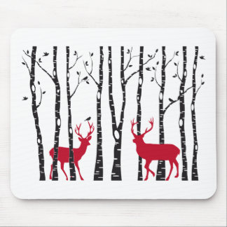 Rote Rotwild im Birkenbaumwald Mousepad