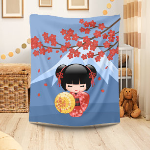 Rote Sakura Kokeshi Puppe - Süßes Geisha-Mädchen Fleecedecke
