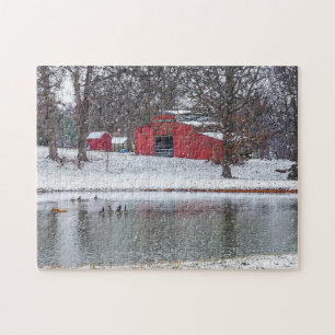 Rote Scheune im malerischen Schnee Puzzle