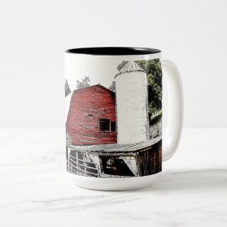 Rote Scheune mit Silo im Westen von North Carolina Zweifarbige Tasse