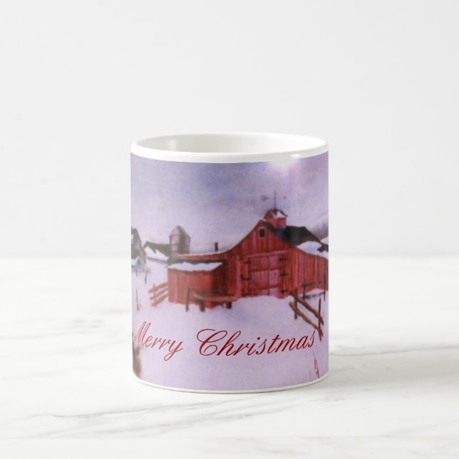 Rote Scheune und Bauernhof in der Winterschneekaff Kaffeetasse (Mittel)