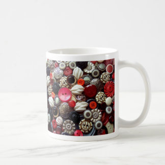 Rote schwarze und silberne Knopf-Collage Tasse