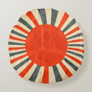 Rote Sonnenflagge auf Papiertextur, Retro-Vintager Rundes Kissen