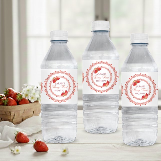 Rote Spitzenbeere Erster Geburtstag Wasserflaschenetikett (Red Lace Berry First Birthday Water Bottle Label)