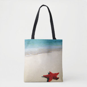 Rote Starfish auf weißem Sand-Strand