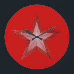 Rote Sternzeit Große Wanduhr<br><div class="desc">Modernes Design mit einem "leuchtenden" roten und weißen Stern auf rotem Hintergrund. Wall-Uhr mit individualisierbarem Design für Sie, um mit Ihrem eigenen Text, Bildern und Ideen zu personalisieren. Bitte beachten Sie, dass es sich um ein gedrucktes Bild handelt, das mit Originalfotos und Digitaltechnik erstellt wurde, es nicht glänzt oder echte...</div>