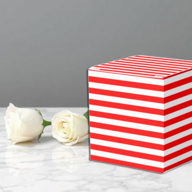 Rote Streifen Geschenkschachtel (Von Creator hochgeladen)