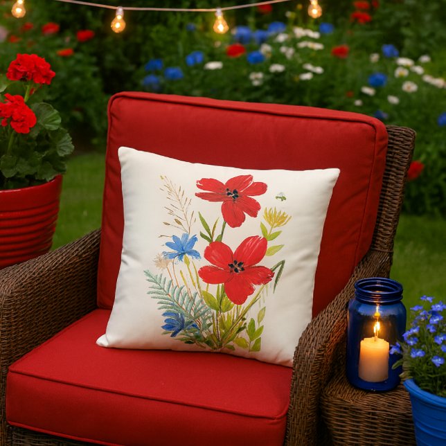 Rote und blaue Blumen auf weißem Grund Kissen (festive summer patio mockup featuring the red poppy pillow and it’s bursting with charm.)