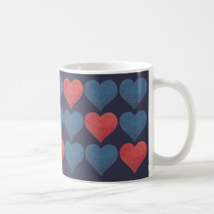 Rote und blaue gemusterte Herzen Kaffeetasse