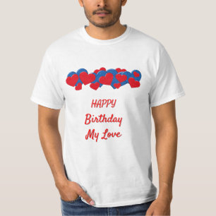 Rote und blaue Liebe - Herz auf hellblauem Hinterg T-Shirt