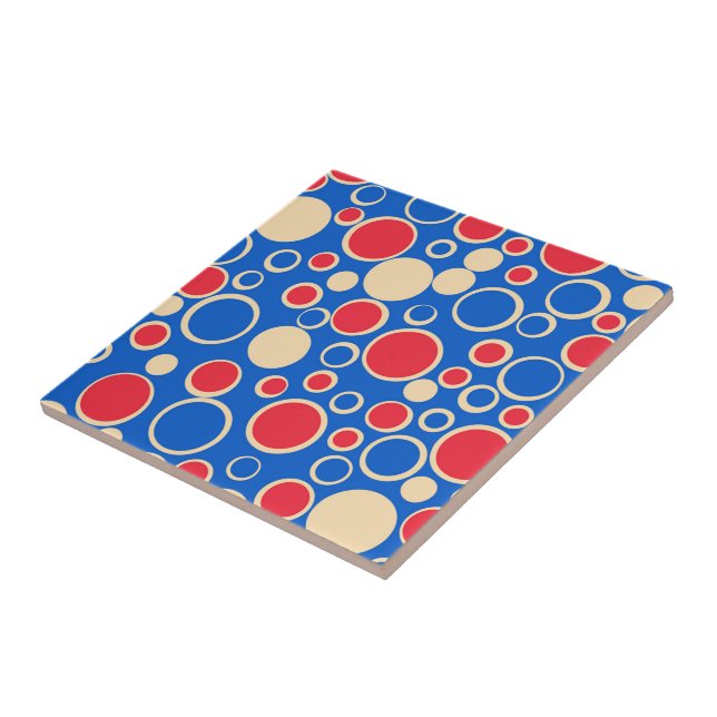 Rote und blaue Punkte auf blau Fliese (Seite)