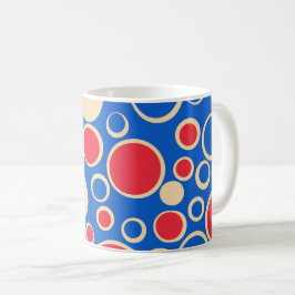 Rote und blaue Punkte auf blau Kaffeetasse