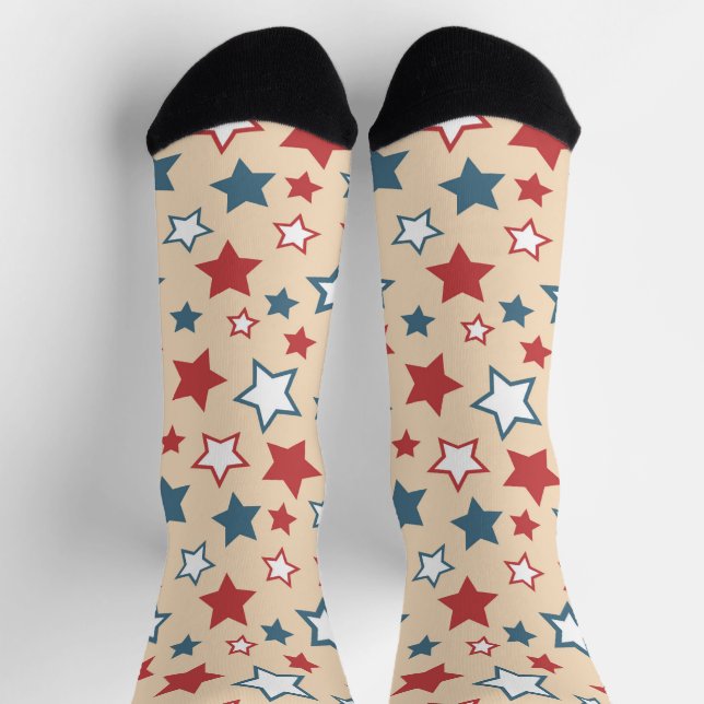 Rote und blaue Sterne, 4. Juli, beige Hintergrund Socken (Oben)