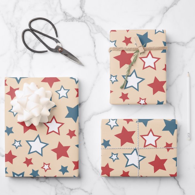 Rote und blaue Sterne, 4. Juli, beiger Hintergrund Geschenkpapier Set (Vorderseite)