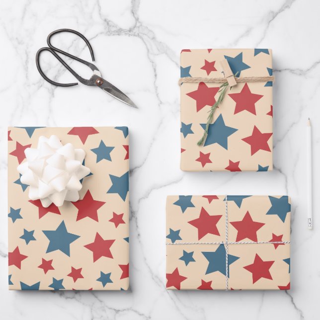 Rote und blaue Sterne, 4. Juli, beiger Hintergrund Geschenkpapier Set (Vorderseite)