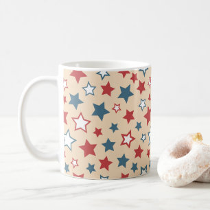 Rote und blaue Sterne, 4. Juli, beiger Hintergrund Kaffeetasse