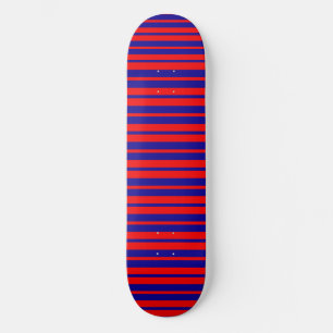 Rote und blaue Streifen Skateboard