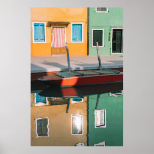 ROTE UND GRÜNE BOOTDOCKING AUF DEM DOCK POSTER