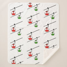 Rote und grüne Gondeln auf weißer Decke