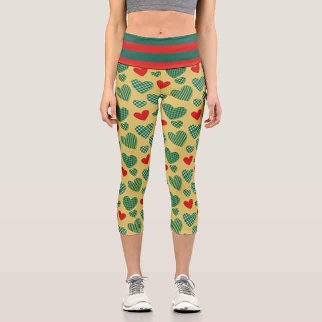 Rote und grüne Herzen Capri Leggings (Vorderseite)