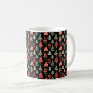 Rote und grüne Karierte Weihnachtsbäume auf Schwar Kaffeetasse