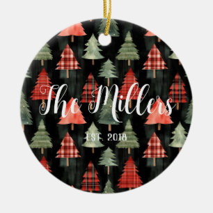 Rote und grüne Karierte Weihnachtsbäume auf Schwar Keramik Ornament