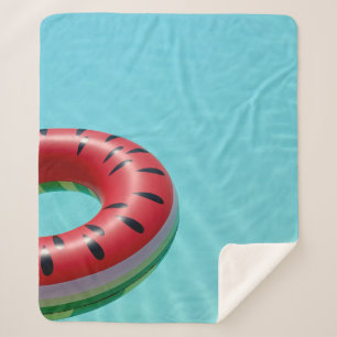 Rote und grüne Lifebuodie am Pool Sherpadecke