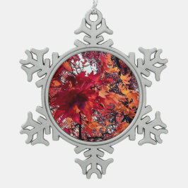 Rote und orangefarbene Blätter Schneeflocken Zinn-Ornament