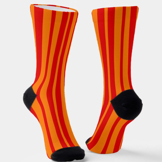 Rote und orangefarbene Streifen Socken (Von Creator hochgeladen)