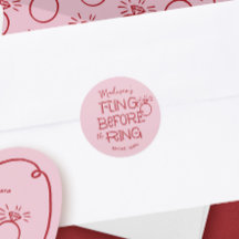 Rote und rosa Doodle-Zeichnung vor dem Ring