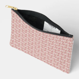 Rote und rosa Textilien auf einem gemusterten Tepp Zubehörtasche