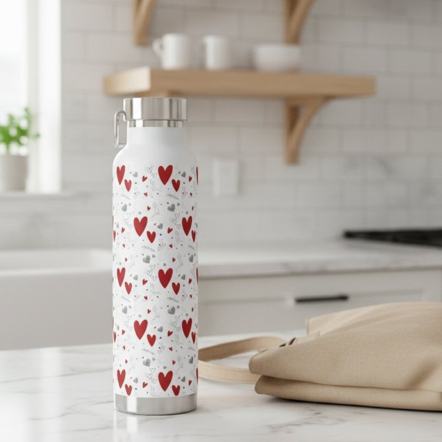Rote und schwarze handgezeichnete Doodle-Herzen Trinkflasche (Add fun, cute, and creative energy to your flow with the Red Black Retro Hearts Yoga Accessories)