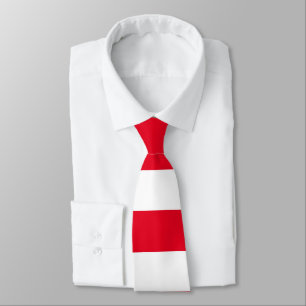 Rote und weiße Krawatte