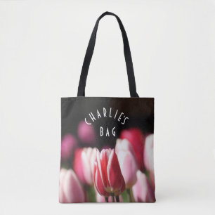 Rote und weiße sowie rosa Tulpen