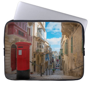 Rote Vintage-Postbox in Malta Laptopschutzhülle