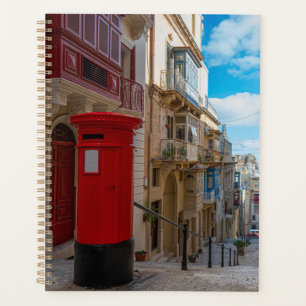 Rote Vintage-Postbox in Malta Planer