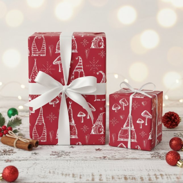 Rote Weihnachtsgnomen, Pilze & Schneeflocken Kinde Geschenkpapier (Modern Festive Xmas Gnomes Wrapping Paper for Kids. Cute Winter Gnomes Pattern on Red Background.)