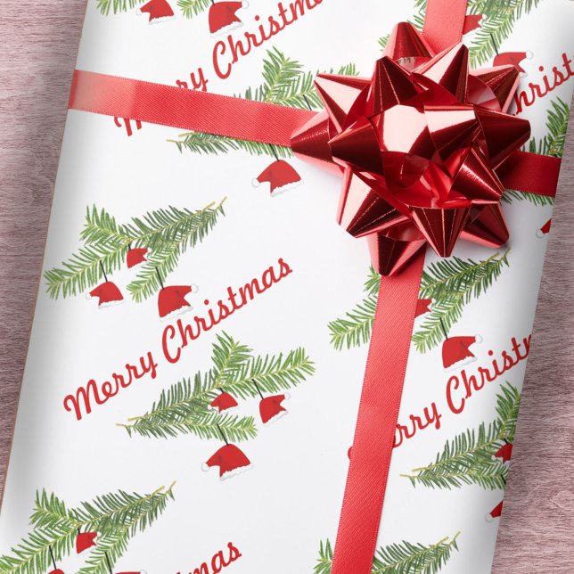 Rote Weihnachtsmannmütze Ornamente an der Kiefernf Geschenkpapier (Von Creator hochgeladen)