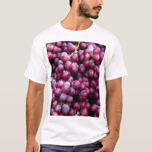 Rote Weintrauben: Lusziger Hintergrund. T-Shirt