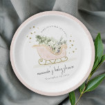 Rote Winterkulisse Die kalte Außendusche Pappteller<br><div class="desc">Das Sleigh Winter Baby ist kalt außerhalb der Theme Collection.- Es ist eine niedliche pastellfarbene Aquarell Illustration eines rot-rosa goldenen Schlitten gefüllt mit Weihnachtskiefern, Geschenken und Winterbeeren mit klassischem goldenen Sternrahmen und Schneefall im Hintergrund. Ideal für Ihre Kleinen Wintergeburtstag-Party. Es ist sehr einfach, mit Ihren persönlichen Daten zu personalisieren. Wenn...</div>