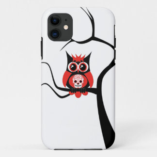 Rote Zuckerschädel-Eule auf Baum iPhone 11 Hülle