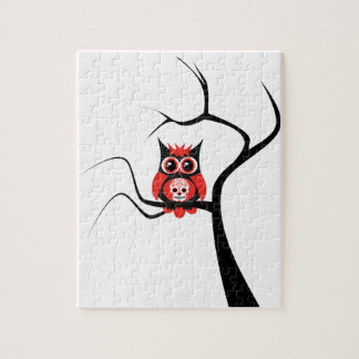 Rote Zuckerschädel-Eule im Baum-Puzzlespiel Puzzle