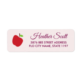 Roter Apfel auf Rosa
