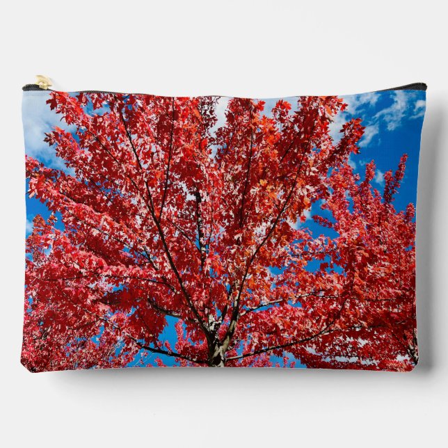 Roter Blätterbaum im Herbst Zubehörtasche (Vorderseite)