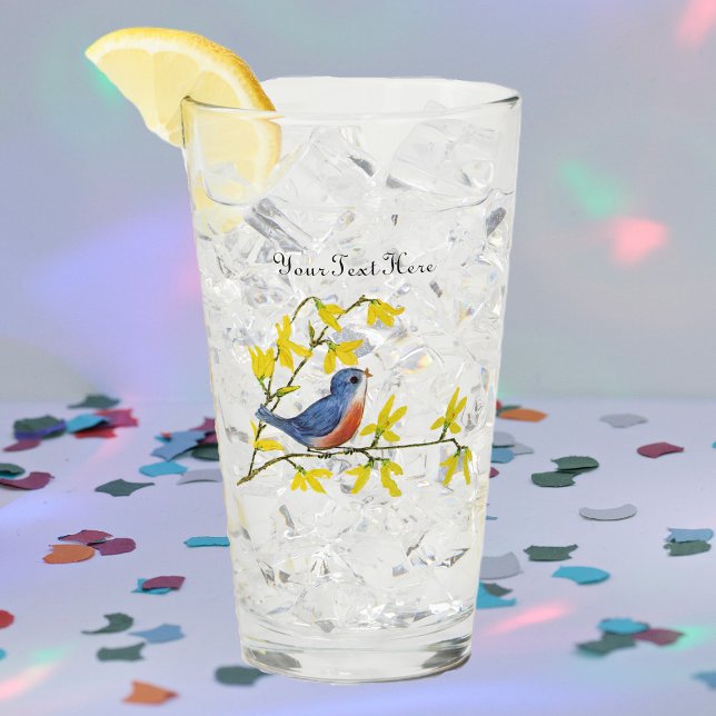 Roter Blauer Vogel auf zweischaligen gelben Blumen Glas (Singing bird in red and blue on a branch with pretty yellow flowers on a glass drink tumbler.)