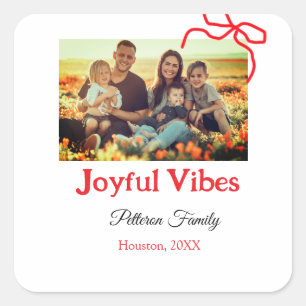 Roter Bogen fröhlich Vibes fügen Familienname Foto Quadratischer Aufkleber