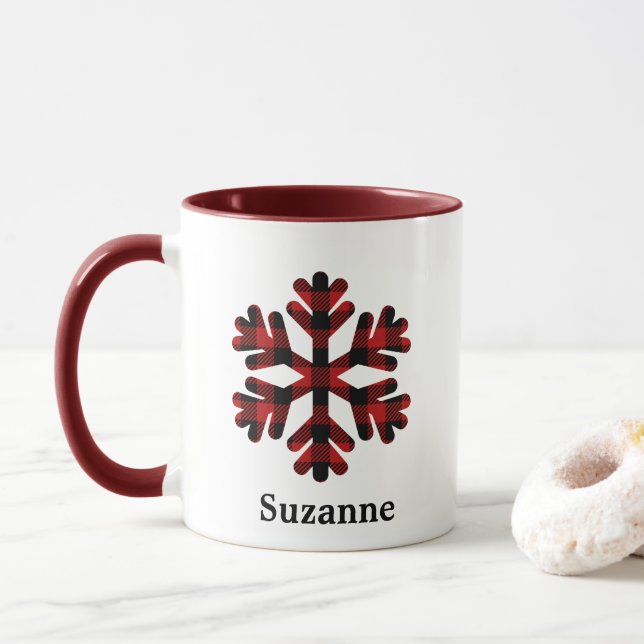 Roter Büffel Karierter Schneeflocken Monogramm-Kaf Tasse (Mit Donut)