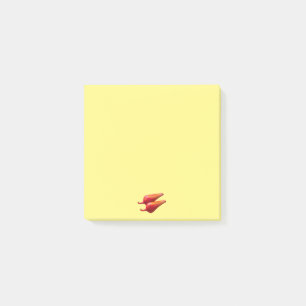 Roter Chili Paprikaschoten Gelbe Notizblöcke Post-it Klebezettel
